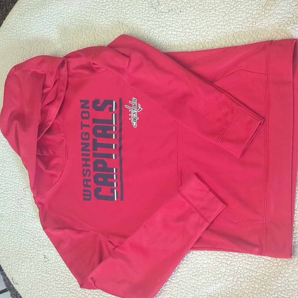 NHL Washington Capitals Youthg 14-16 Hooded Sweatshirt.